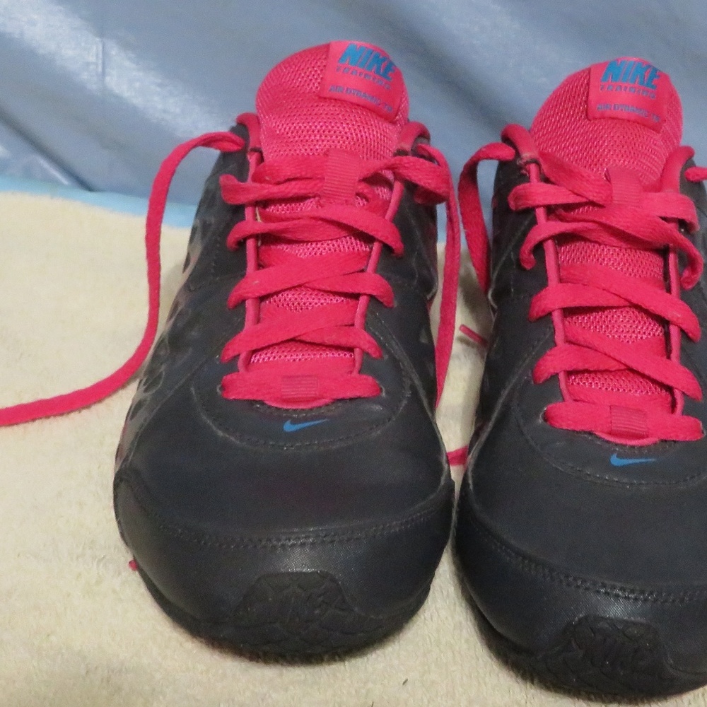 NIKE TRAINING AIR DYNAMIC TR size 8